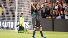 Raúl Jiménez festeja su gol contra Cuba