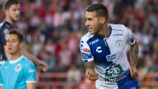 Ismael Sosa le festeja un gol a Chivas