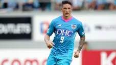 Fernando Torres disputa un duelo en la Liga de Japón