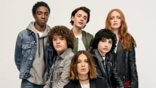 Protagonistas de Stranger Things posan para una foto