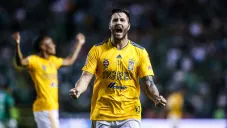 Gignac festejando un título con Tigres
