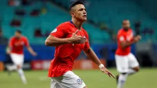 Alexis celebra un tanto con Chile en Copa América