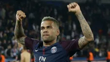 Dani Alves festeja anotación con el PSG