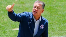 Peláez hace una señal de aprobación en La Noria