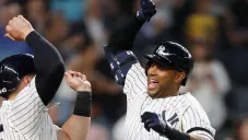 Aaron Hicks celebra con sus compañeros