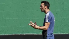 Scaloni da indicaciones en juego de Argentina