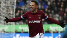 Chicharito celebra una anotación con los Hammers