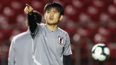Takefusa Kubo previo a un partido con Japón