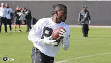 Brown durante un entrenamiento de los Raiders