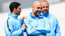 Pep Guardiola (c), durante un entrenamiento con el Manchester City