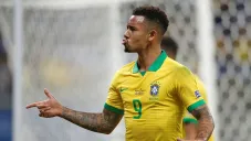 Gabriel Jesus festeja su gol contra Argentina