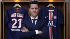 Ander Herrera posa en el vestidor del PSG