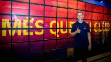 De Jong posa en las instalaciones del Barcelona