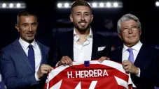 Herrera posa con nueva camiseta