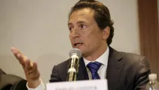 Emilio Lozoya habla en una conferencia de prensa en 2017