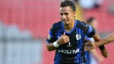 Camilo Sanvezzo durante un partido con el Querétaro