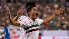 Uriel Antuna festeja un gol con la Selección Mexicana