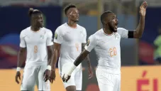 Futbolistas de Costa de Marfil celebran una de las victorias de su selección en la Copa Africana