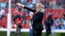 Ricardo La Volpe en un partido con Toluca