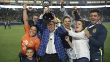 Piojo festeja con su familia una nueva conquista con las Águilas