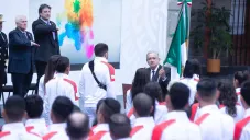 AMLO hace entrega de la bandera de México