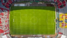 Vista del Estadio Azteca que ya luce un impecable pasto