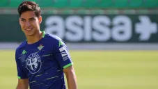 Diego Lainez en un entrenamiento con el Betis