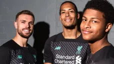 Los jugadores del Liverpool posaron con la nueva playera