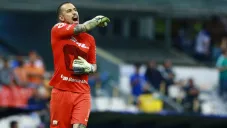 Alfredo Saldívar durante un partido contra Cruz Azul