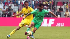 Diego Reyes en acción durante un encuentro ante el Real Madrid