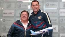 Piojo posa con Marchesín en la conferencia de despedida