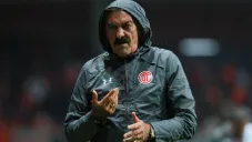 Ricardo La Volpe durante un juego de Toluca