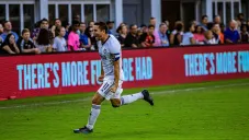 Alejandro Bedoya celebra su gol ante el DC United