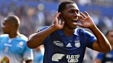 Brayan Angulo celebra una anotación con Emelec