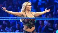 Charlotte Flair durante una lucha en WWE