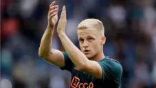 Donny van de Beek aplaude en un juego del ajax