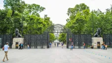 Una de las entradas del Bosque de Chapultepec