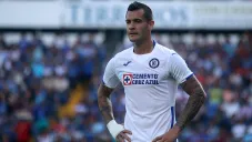 Milton Caraglio lamenta una jugada con Cruz Azul