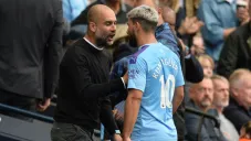 Pep Guardiola y Sergio Agüero discutieron en la banda tras el cambio