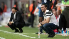 Pablo Guede observa un partido