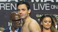 Julio César Chávez durante una sesión de pesaje