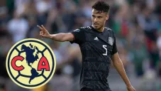 Diego Reyes durante un partido con la Selección Mexicana