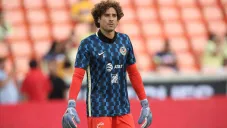 Memo Ochoa, en un calentamiento con América