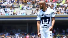 Carlos González en un partido con Pumas