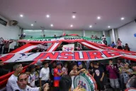 Afición de Chivas recibe a su equipo a la CDMX