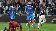 Jugadores del Napoli se lamentan tras el gol de Danilo