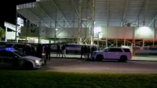 La policía afuera del estadio Ladd-Peebles