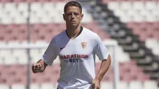 Chicharito en su presentación con el Sevilla