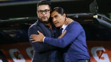 Mohamed y Palencia saludándose previo a un enfrentamiento