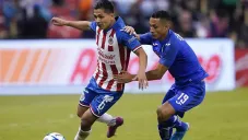 Pulido y Madueña en la disputa por el balón en la jornada pasada